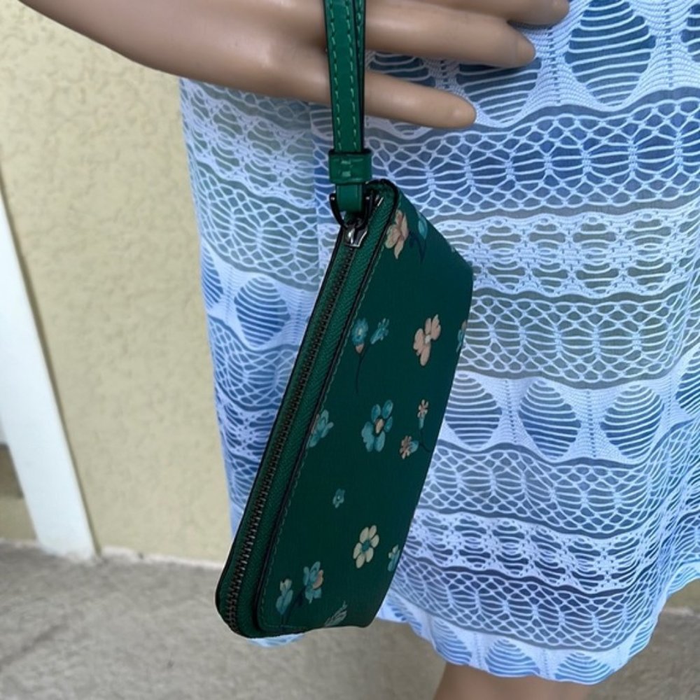 Coach Mystical Floral Corner Zip Wristlet Green Multi - Picture 11 of 13